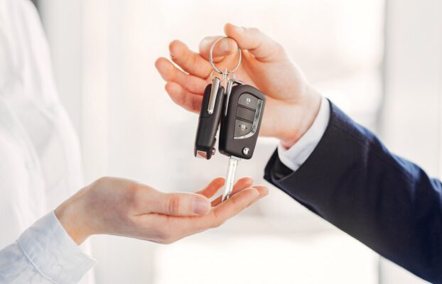 Why More Owners Prefer to Sell Car Under 5 Years Dubai Through Direct Buyers?