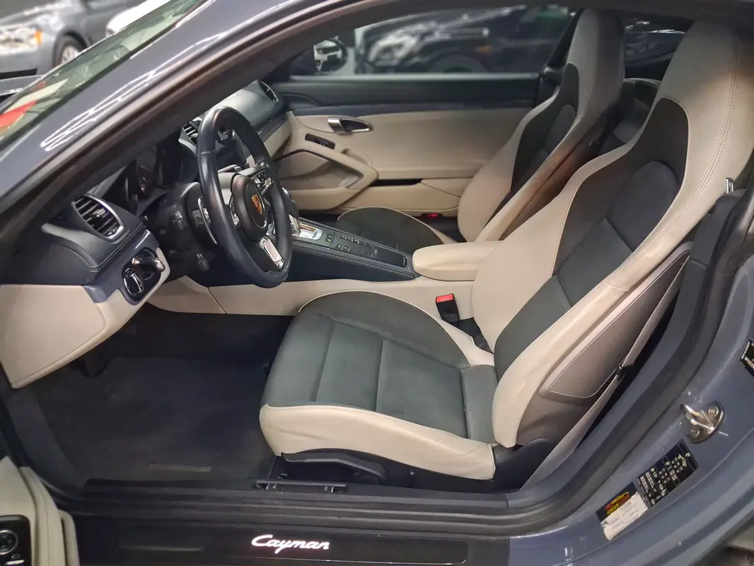 PORSCHE 718 CAYMAN