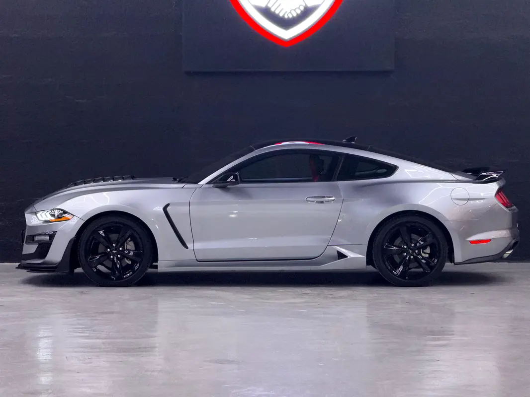 FORD MUSTANG