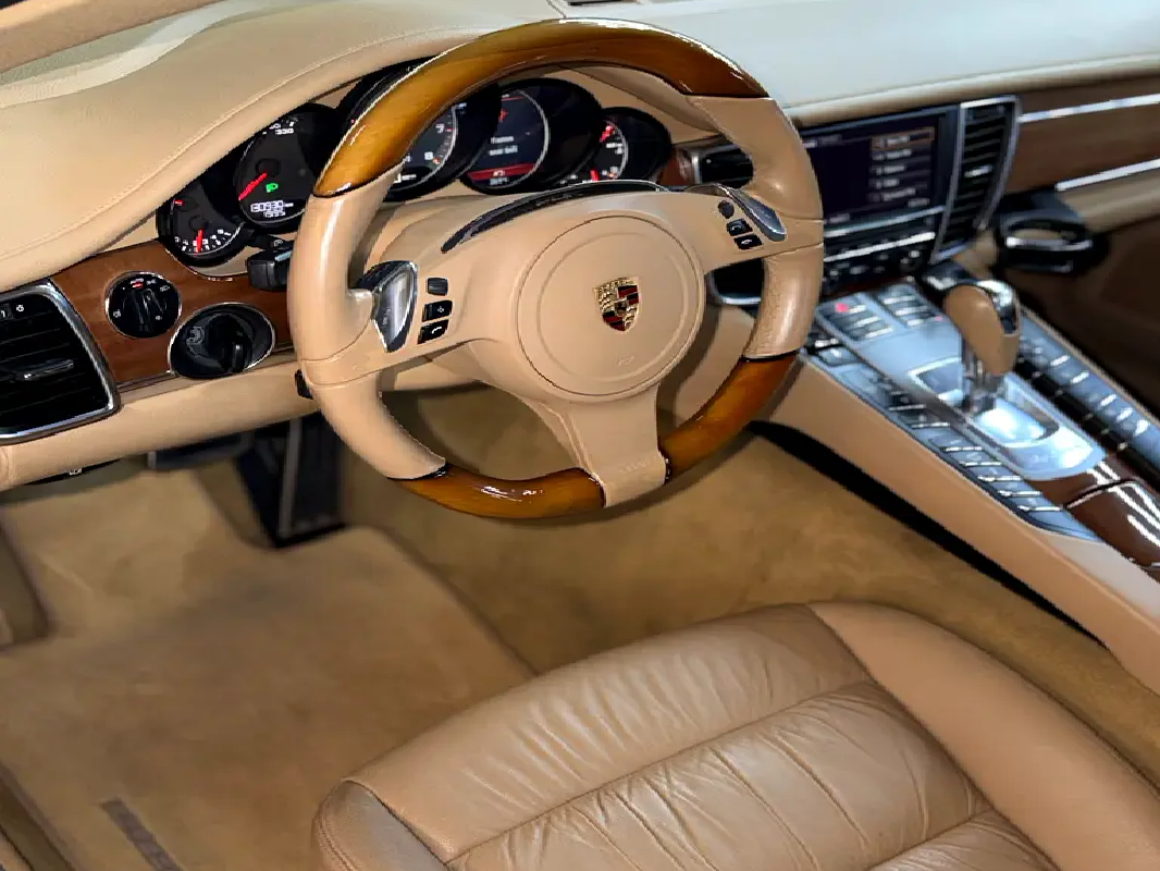 PORSCHE PANAMERA