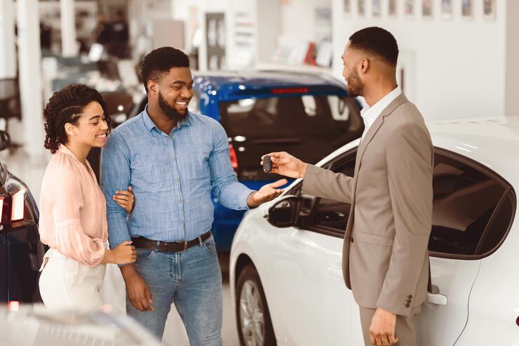 Professional car buying service in Dubai inspecting a vehicle for fast valuation and secure car selling.