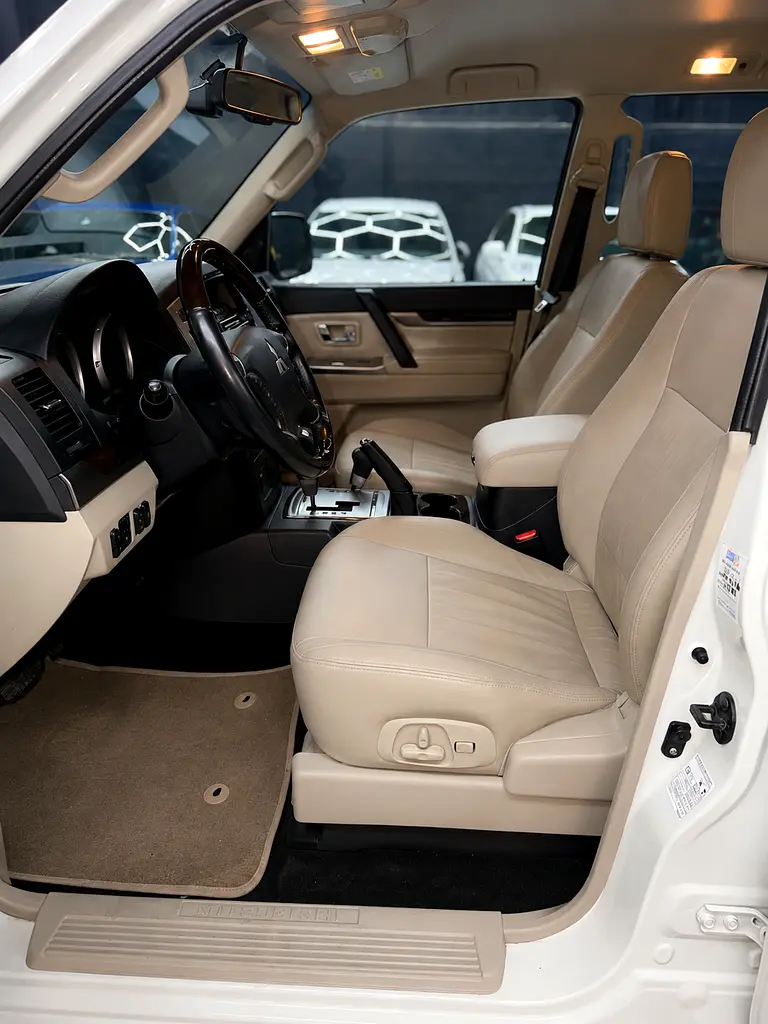 MITSUBISHI PAJERO GLS TOP LINE
