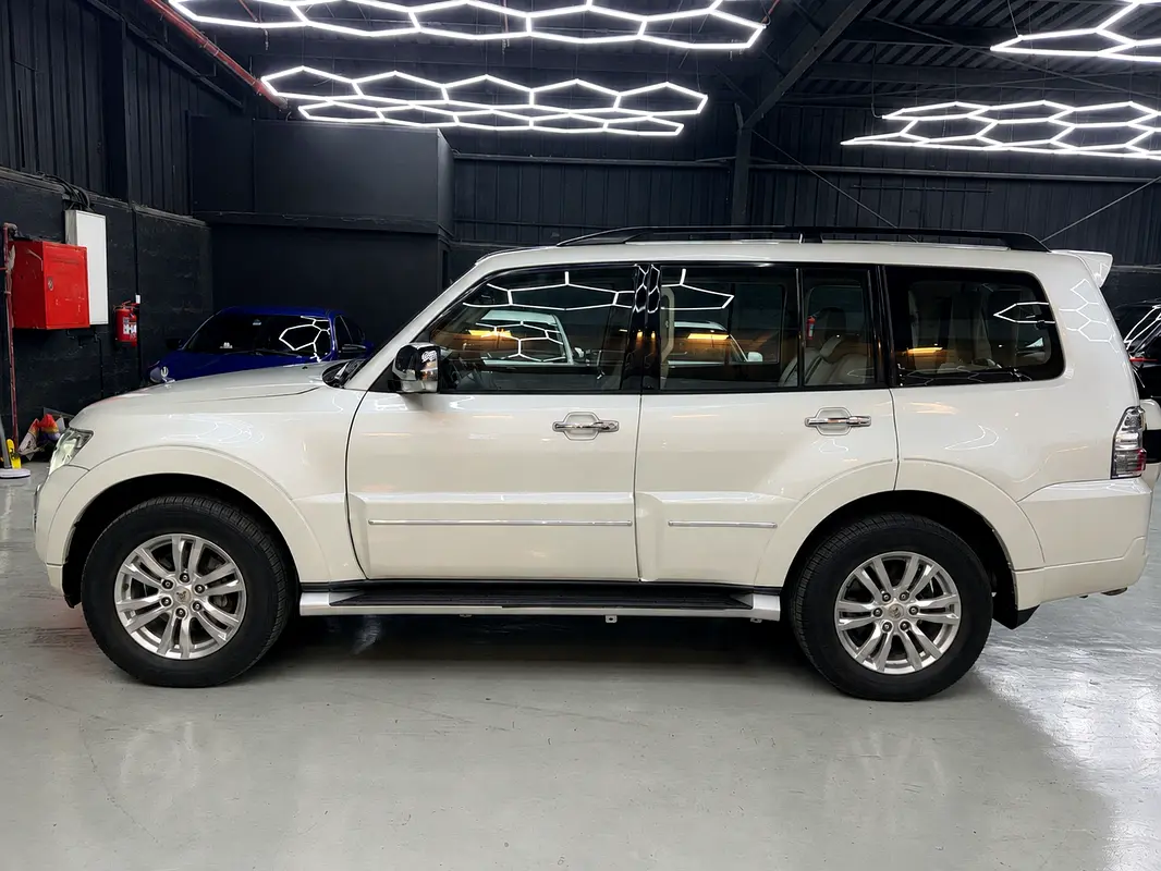 MITSUBISHI PAJERO GLS TOP LINE