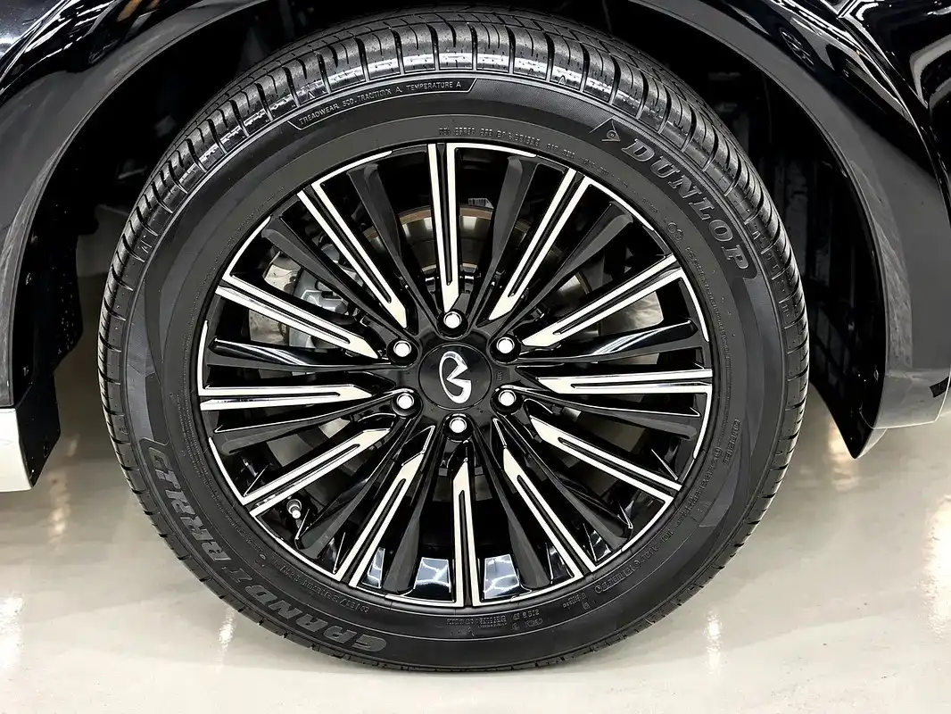 2022 Infiniti QX80 LUXE Black Edition