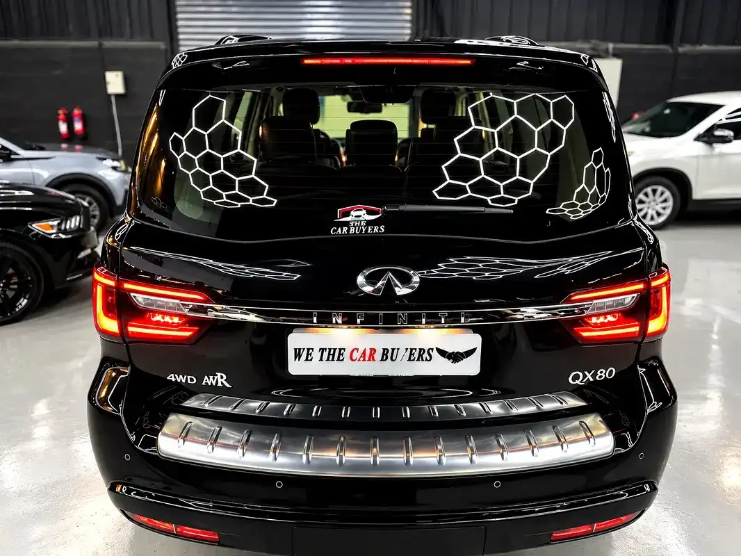 2022 Infiniti QX80 LUXE Black Edition