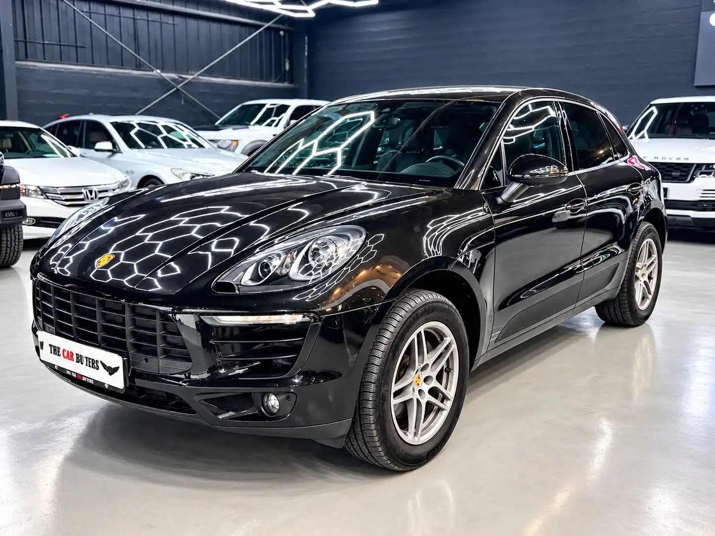 2017 Porsche Macan Standard GCC Specs | 86,000 KM