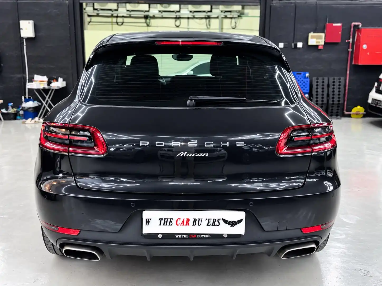 2017 Porsche Macan Standard GCC Specs | 86,000 KM