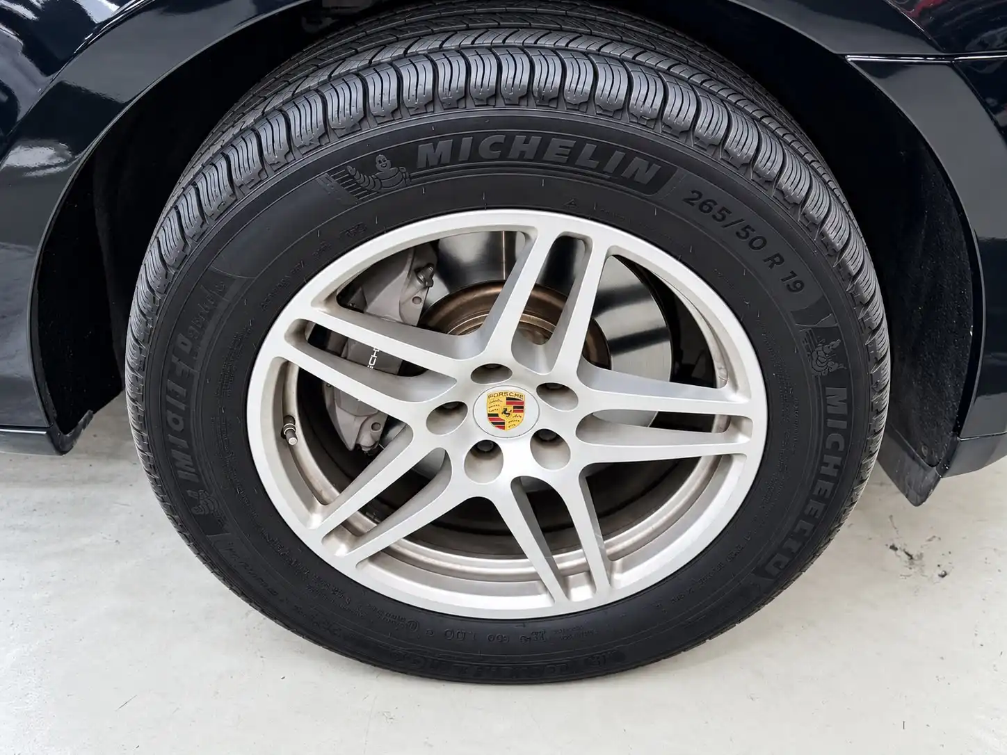 2017 Porsche Macan Standard GCC Specs | 86,000 KM