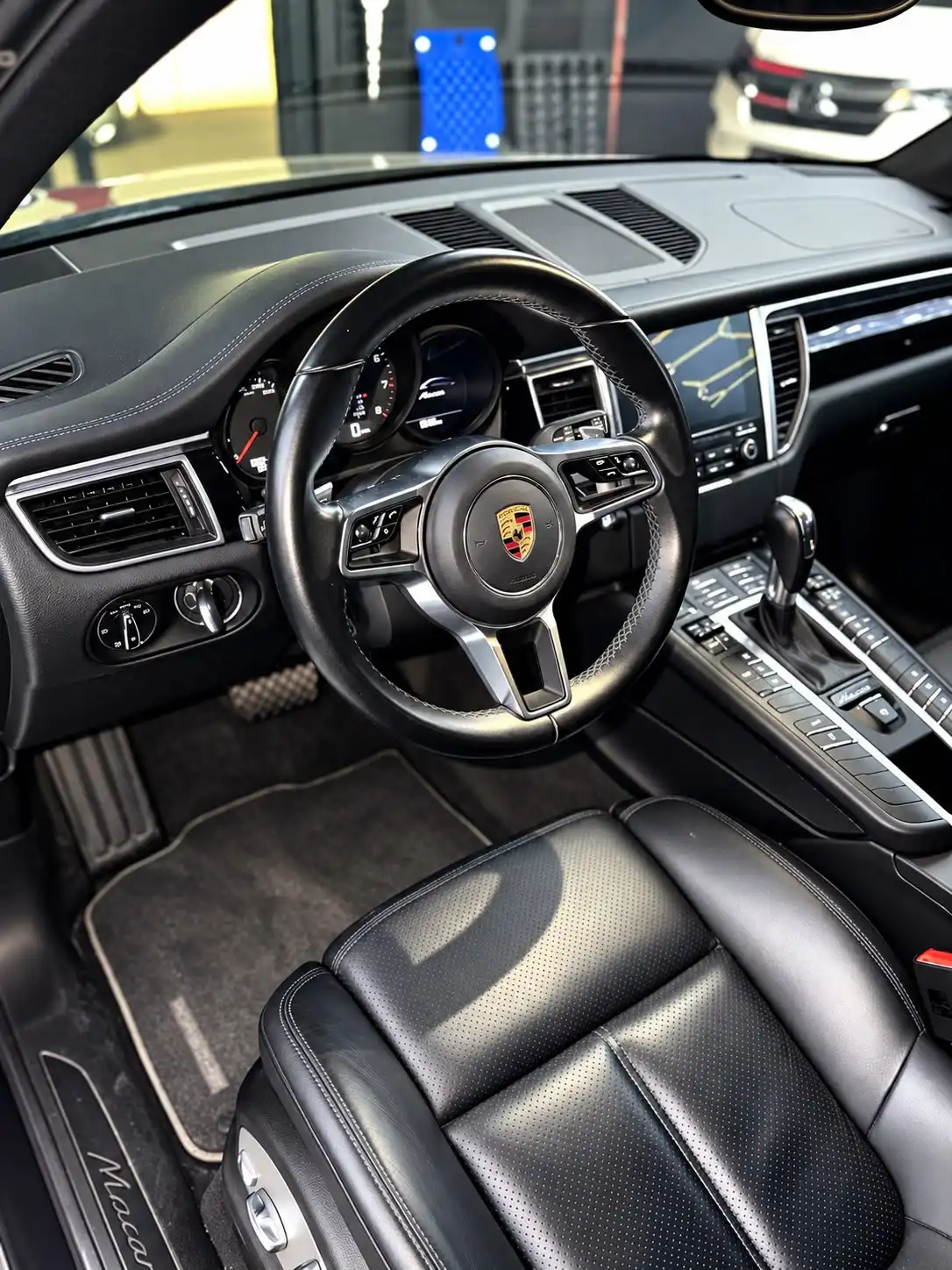 2017 Porsche Macan Standard GCC Specs | 86,000 KM